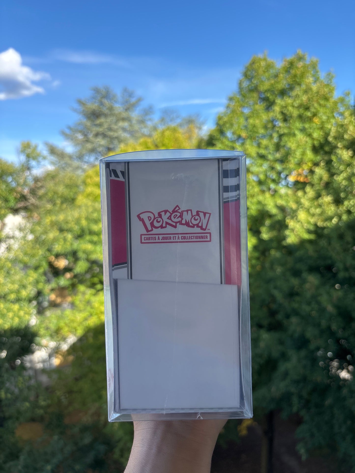 Coffret Dresseur d’Élite – Pokémon Écarlate & Violet : Flamme Blanche (EV 10.5) (FR)+ Protection souple.