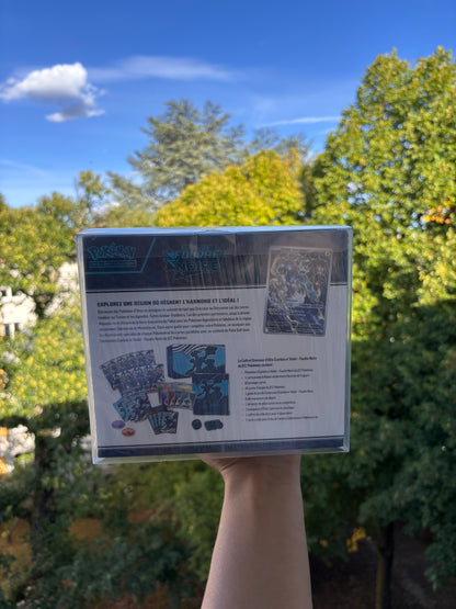 Coffret Dresseur d’Élite – Pokémon Écarlate & Violet : Foudre noir (EV 10.5) (FR)+ protection souple.