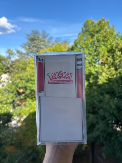 Coffret Dresseur d’Élite – Pokémon Écarlate & Violet : Flamme Blanche (EV 10.5) (FR)+ Protection souple.